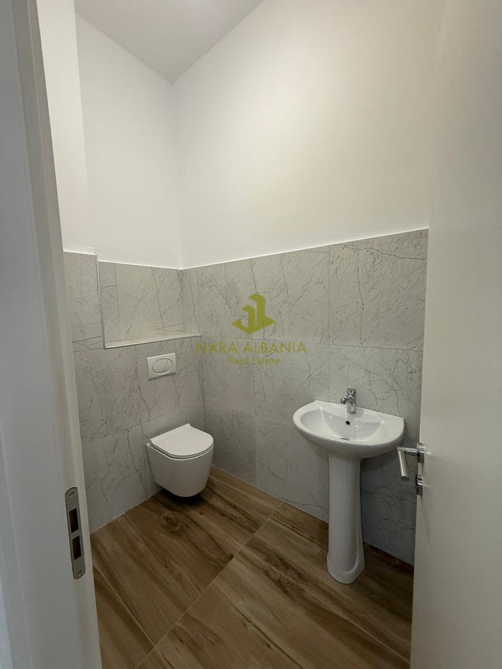 Ambient biznesi me qira Donika Center, Tiranë - 20€ m2