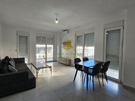 Apartament 2+1 me qira në Rruga "5 Maji", Tiranë - 500€