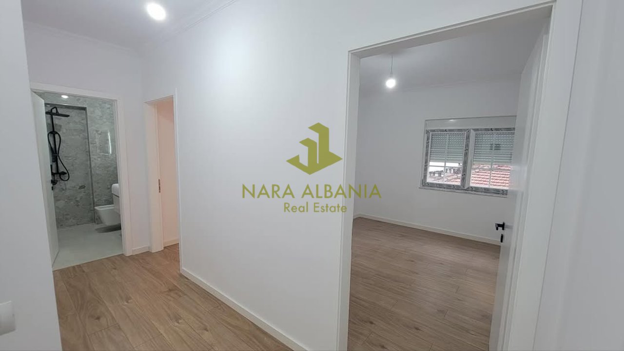 Apartament 2+1 per shitje, Rruga e "Bogdaneve", prane kishes Katolike, afer Qendres