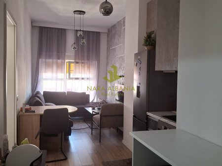 🏡 Appartamento 1+1 + Posto Auto in Affitto – Mangalem, Ali Demi, Tirana