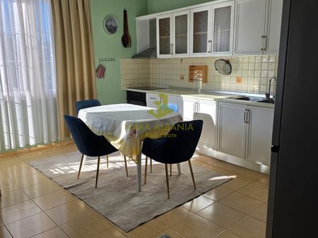 🏡 Jepet me Qira Apartament 2+1 – Rruga Petro Nini Luarasi, në ish-Tregun Elektrik