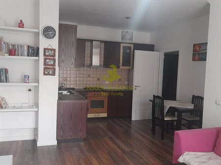 🏡 *Apartament 2+1 me Qira – Rruga e Thesarit, pranë Freskut*