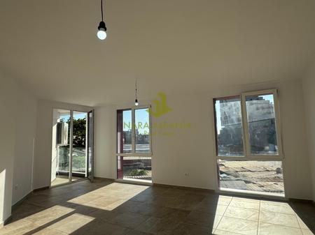 🏢 Ambient Biznesi me Qira – Farmacia 10, mbrapa Kompleksit Arlis