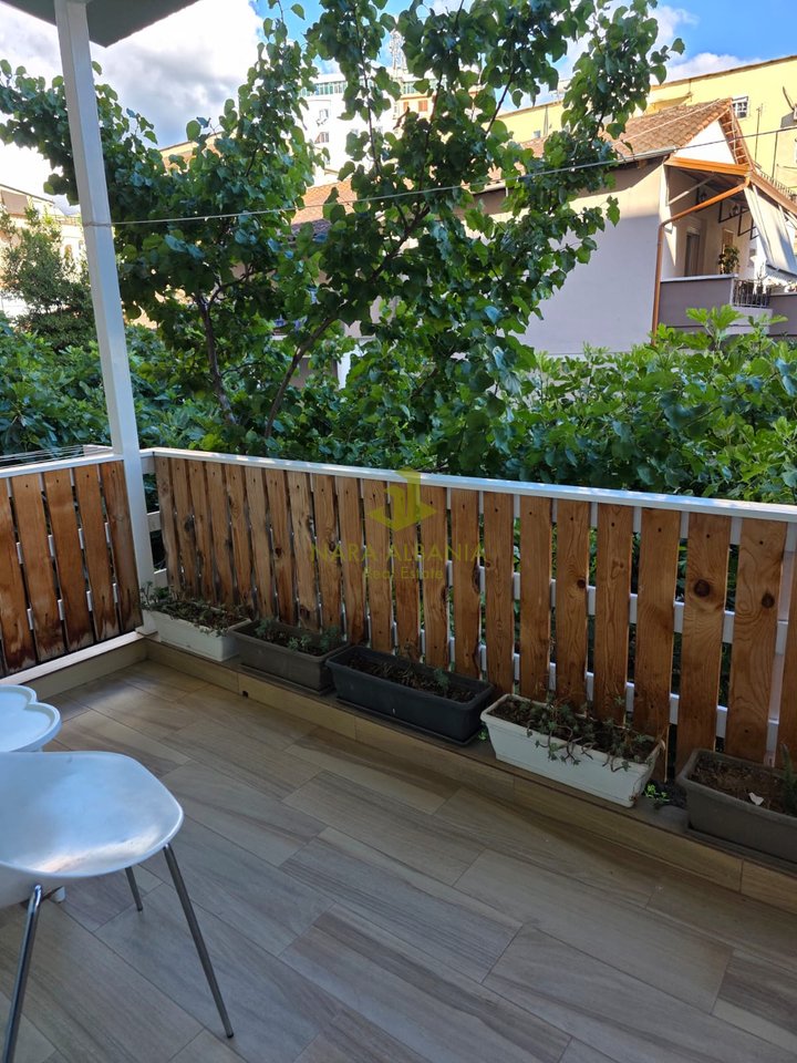 🏡 Jepet me Qira Apartament 2+1 – Rruga Petro Nini Luarasi, në ish-Tregun Elektrik