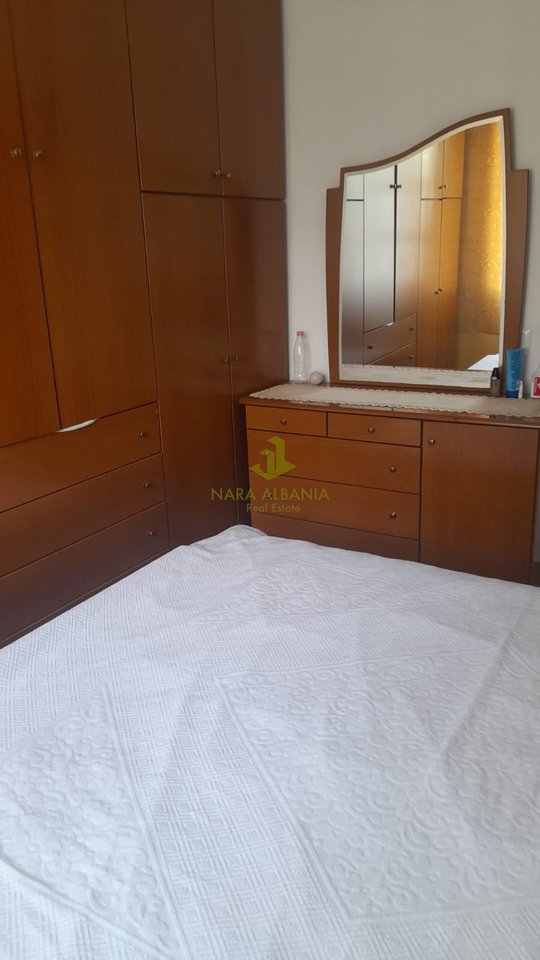 🏡 *Apartament 2+1 me Qira – Rruga e Thesarit, pranë Freskut*