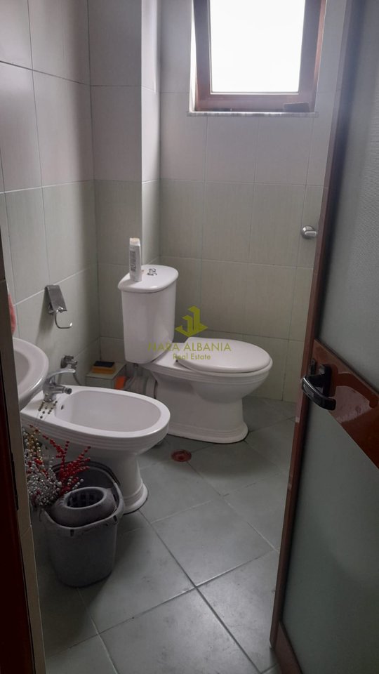 🏡 *Apartament 2+1 me Qira – Rruga e Thesarit, pranë Freskut*