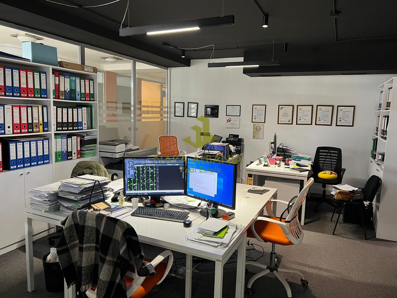 Ambiente ufficio – Pazari i Ri, Tirana