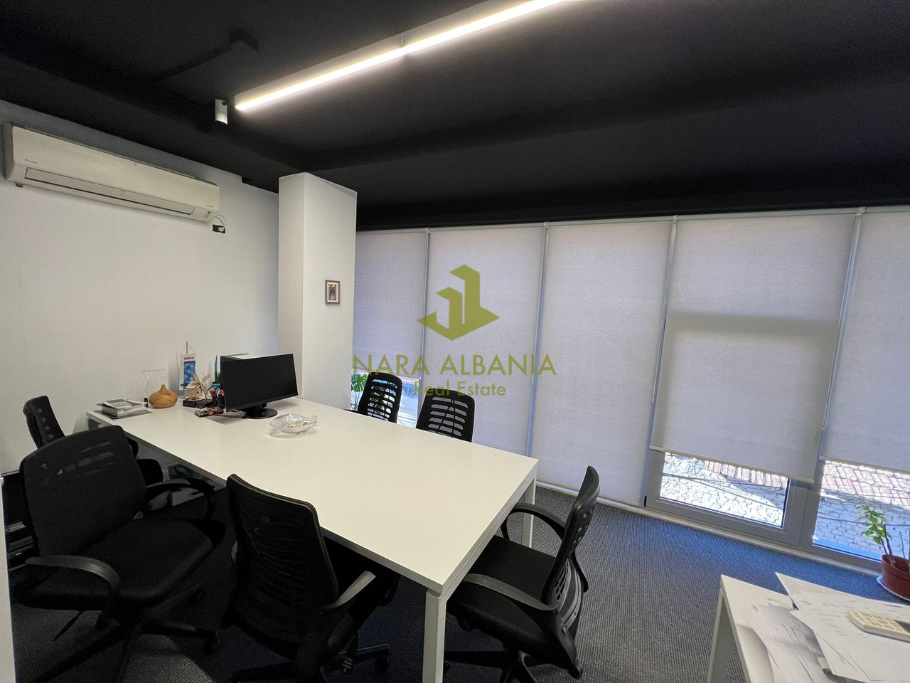 Ambiente ufficio – Pazari i Ri, Tirana