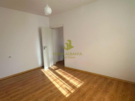 Jepet me qera apartament për banim ose zyrë