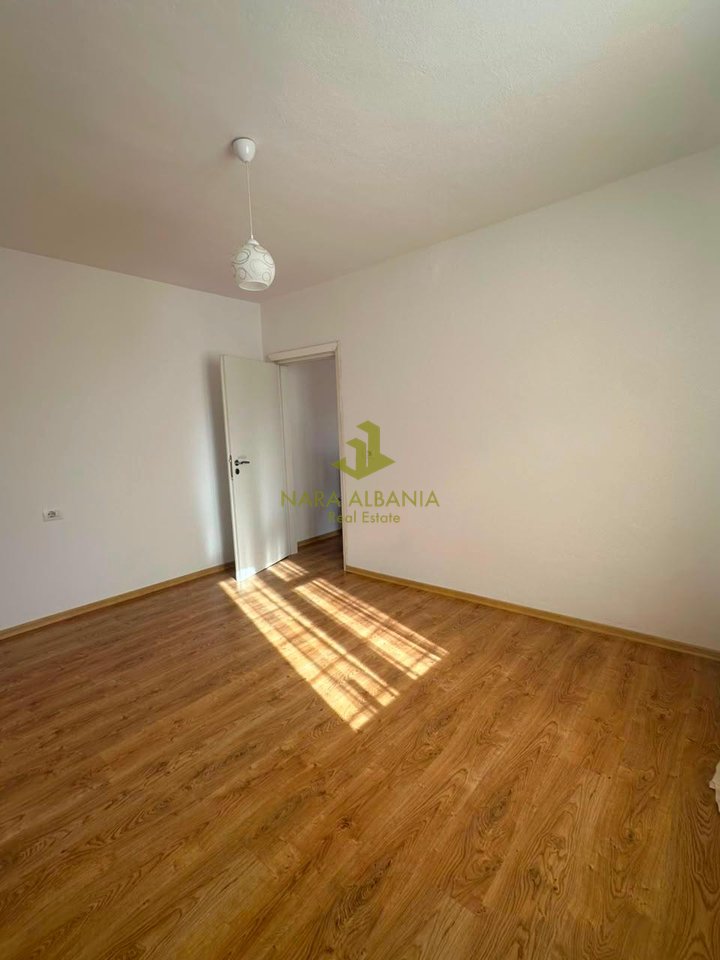 Jepet me qera apartament për banim ose zyrë