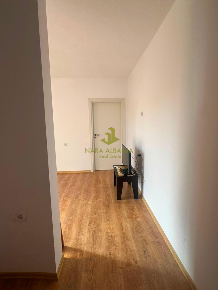 Jepet me qera apartament për banim ose zyrë