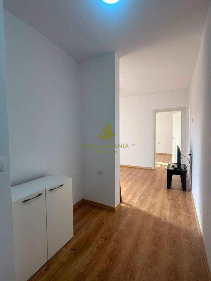 Jepet me qera apartament për banim ose zyrë