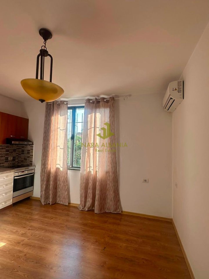 Jepet me qera apartament për banim ose zyrë