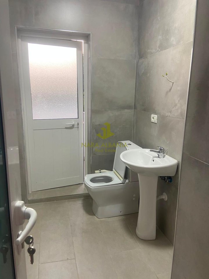 Jepet me qera apartament për banim ose zyrë