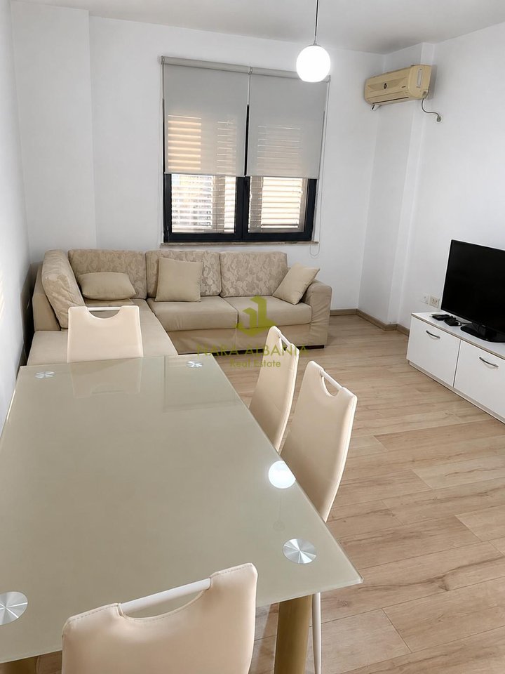 Apartament 1+1 te Kompleksi Usluga, përballë SPAK.