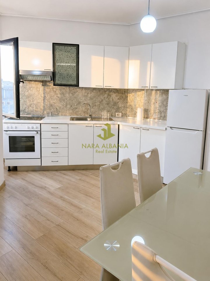 Apartament 1+1 te Kompleksi Usluga, përballë SPAK.