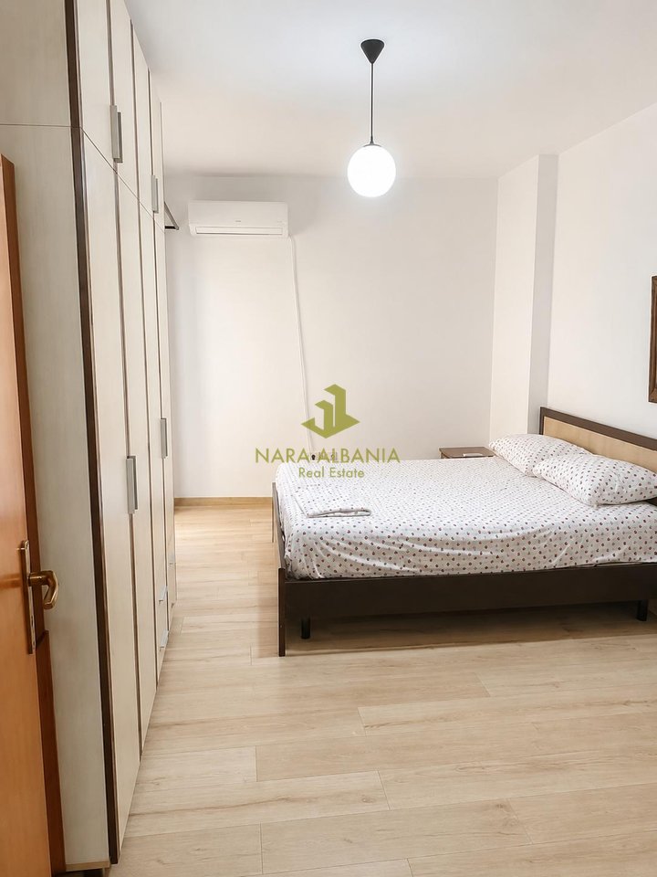 Apartament 1+1 te Kompleksi Usluga, përballë SPAK.
