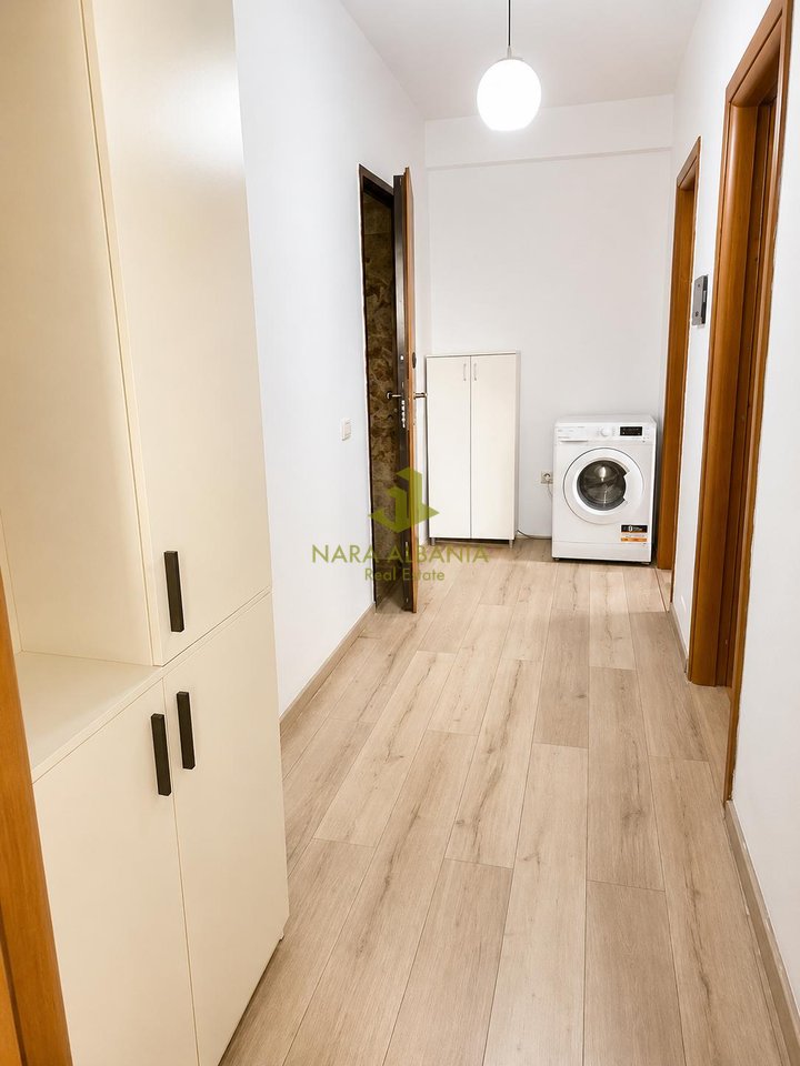 Apartament 1+1 te Kompleksi Usluga, përballë SPAK.