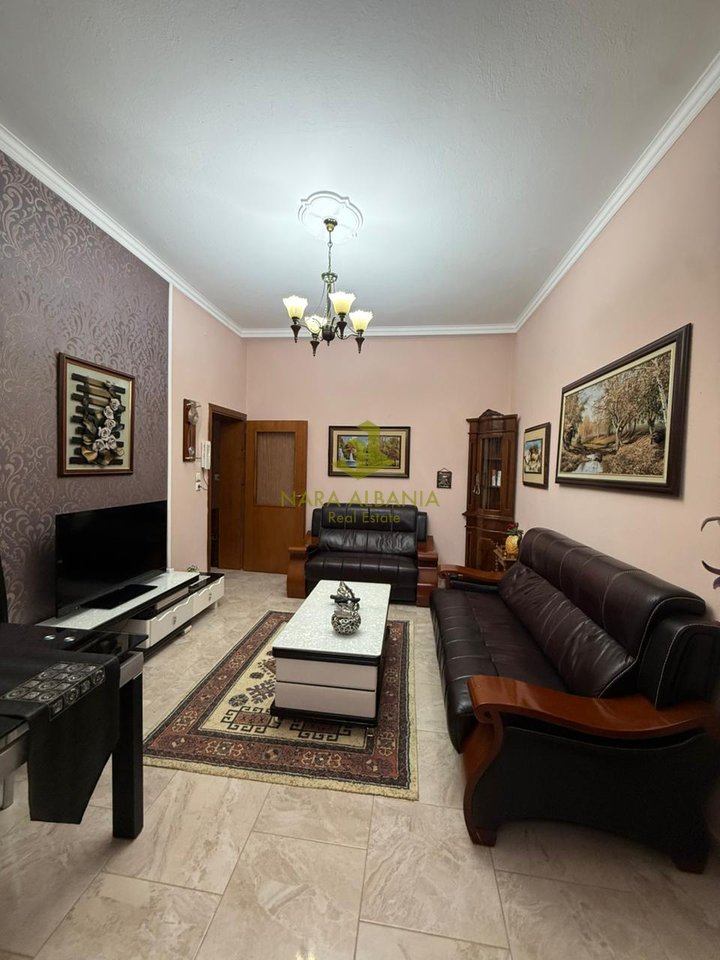 Apartament 2+1 me Qira – Vasil Shanto, pranë Stadiumit Dinamo