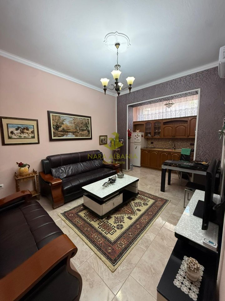 Apartament 2+1 me Qira – Vasil Shanto, pranë Stadiumit Dinamo