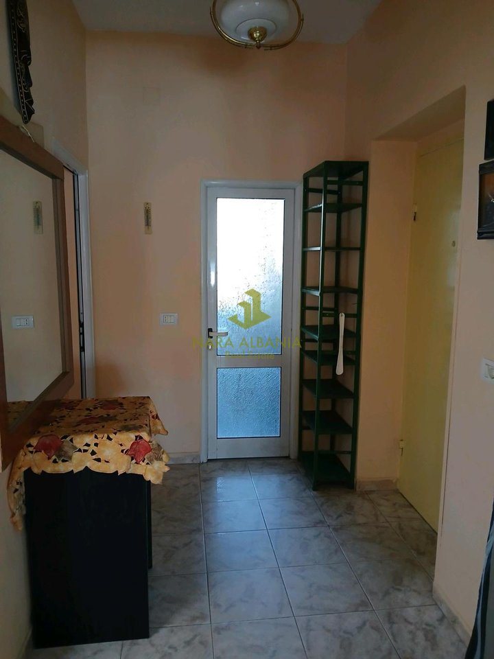 Jepet me Qira Apartament 1+1 – Rruga Brryl, pranë Bar Lavita
