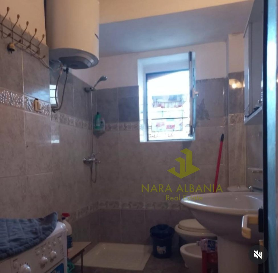 Jepet me Qira Apartament 1+1 – Rruga Brryl, pranë Bar Lavita