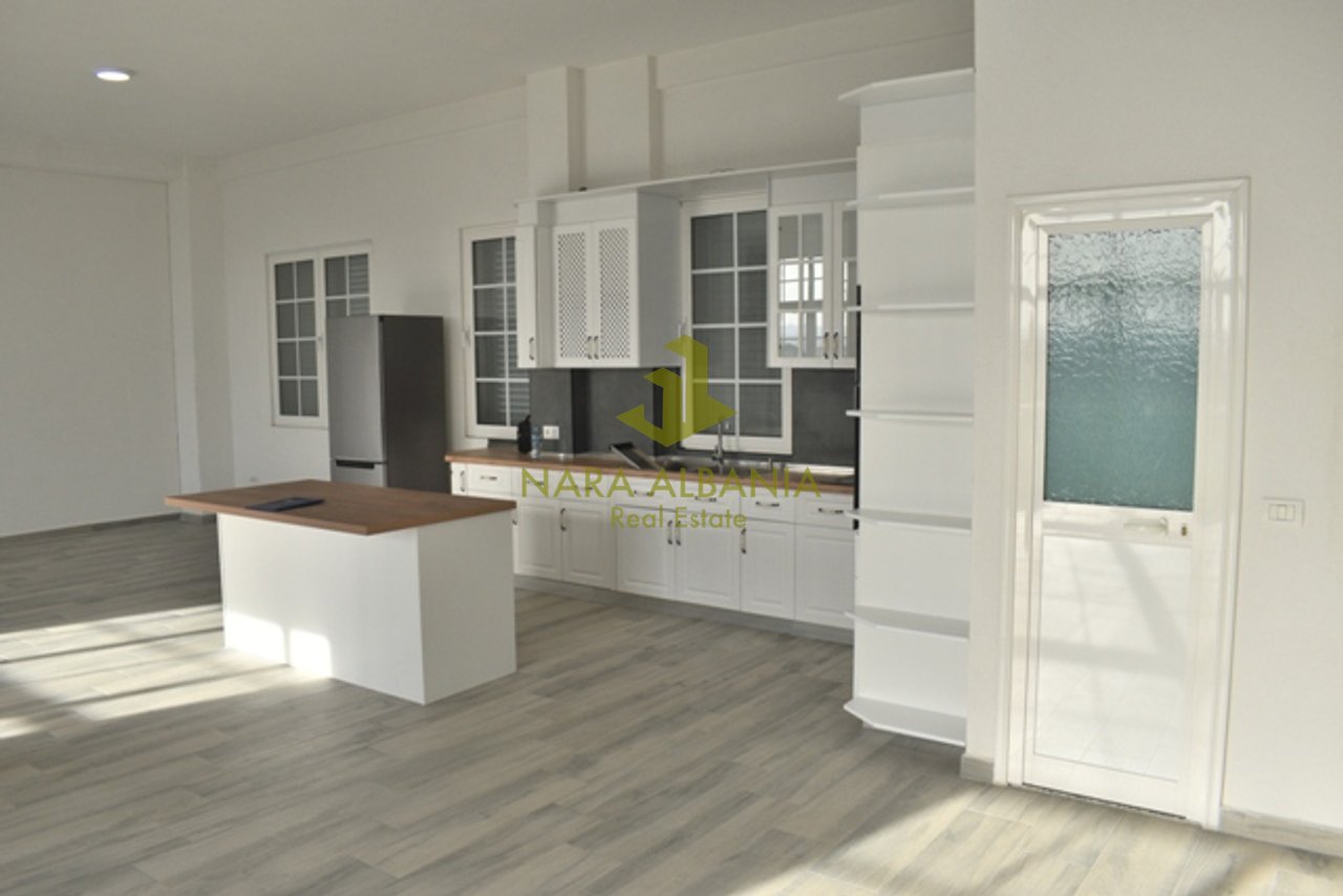 🏡 Apartament me qira – Rruga “Laze Ferraj”, Paskuqan
