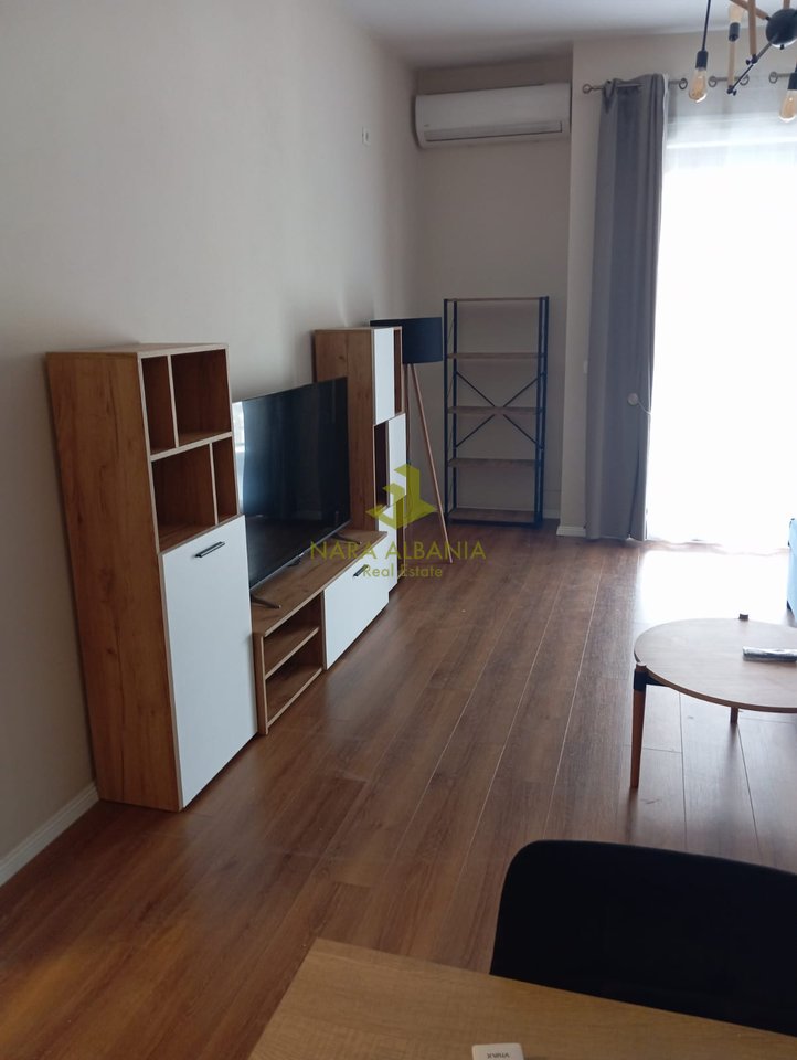 Apartament 2+1 me Qira, 100 m², i Mobiluar – te Rruga 5 Maji pranë shkolles Tirana Jone