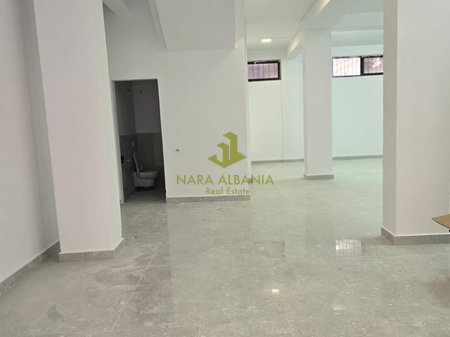 Locale commerciale in affitto – Zona 21 Dicembre