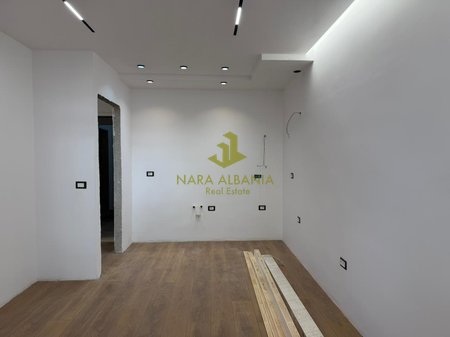 📍 SHITEN 2 APARTAMENTE 1+1 – TEK MUHAMET GJOLLESHA
(Pranë Hotel Mondial, buzë Unazës së Vogël)