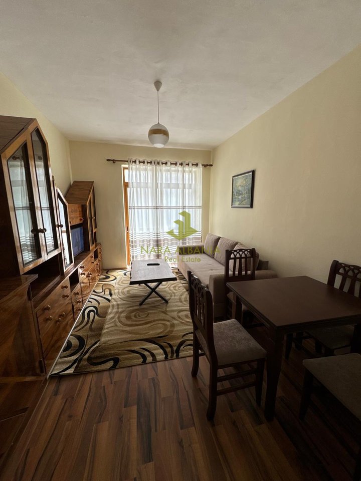 🏡 Apartament 1+1 me qira – Ish Blloku (prapa Fakultetit Juridik)