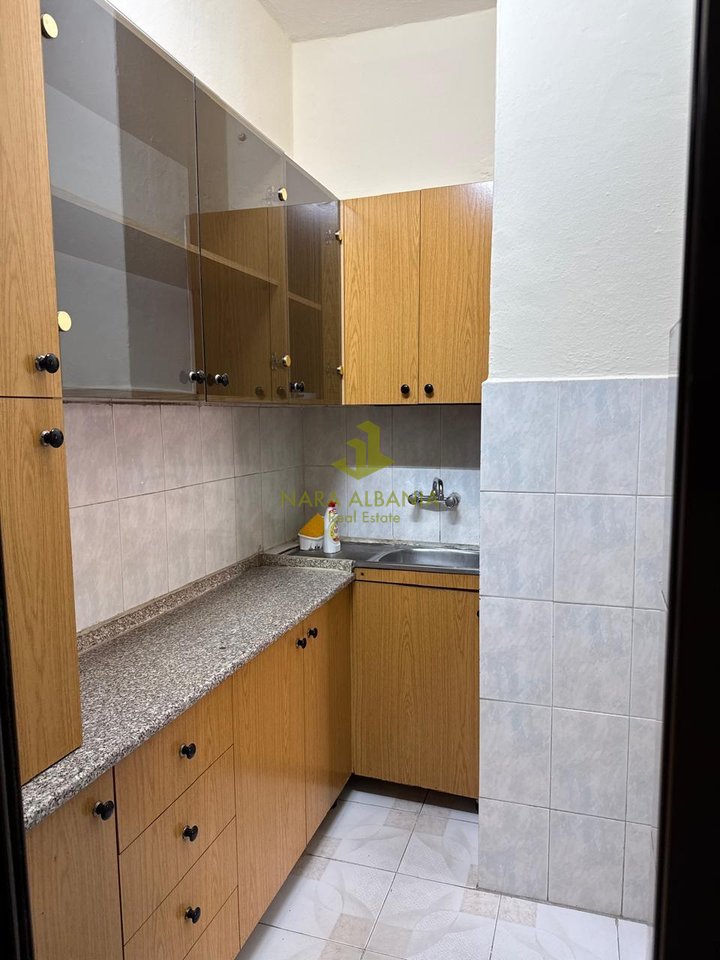 🏡 Apartament 1+1 me qira – Ish Blloku (prapa Fakultetit Juridik)
