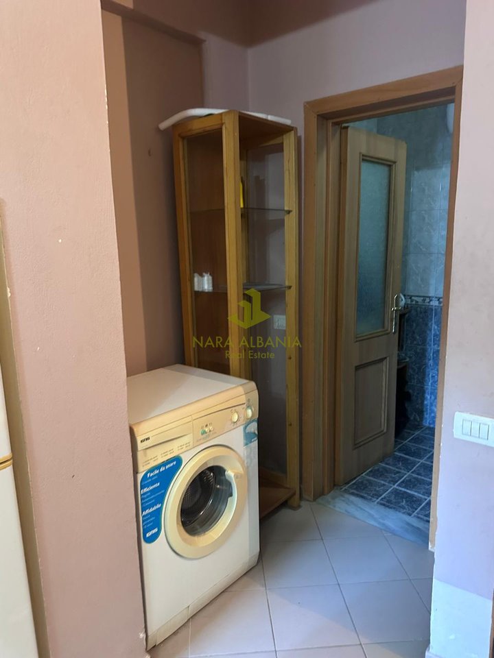 🏡 Occasione di Investimento – 2 Ingressi (1+1 + Monolocale) con Cortile 130 m², Prima Linea Costiera, 165.000€