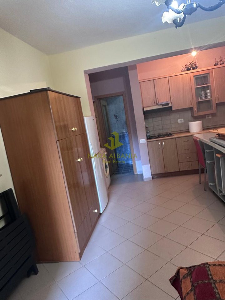 🏡 Occasione di Investimento – 2 Ingressi (1+1 + Monolocale) con Cortile 130 m², Prima Linea Costiera, 165.000€