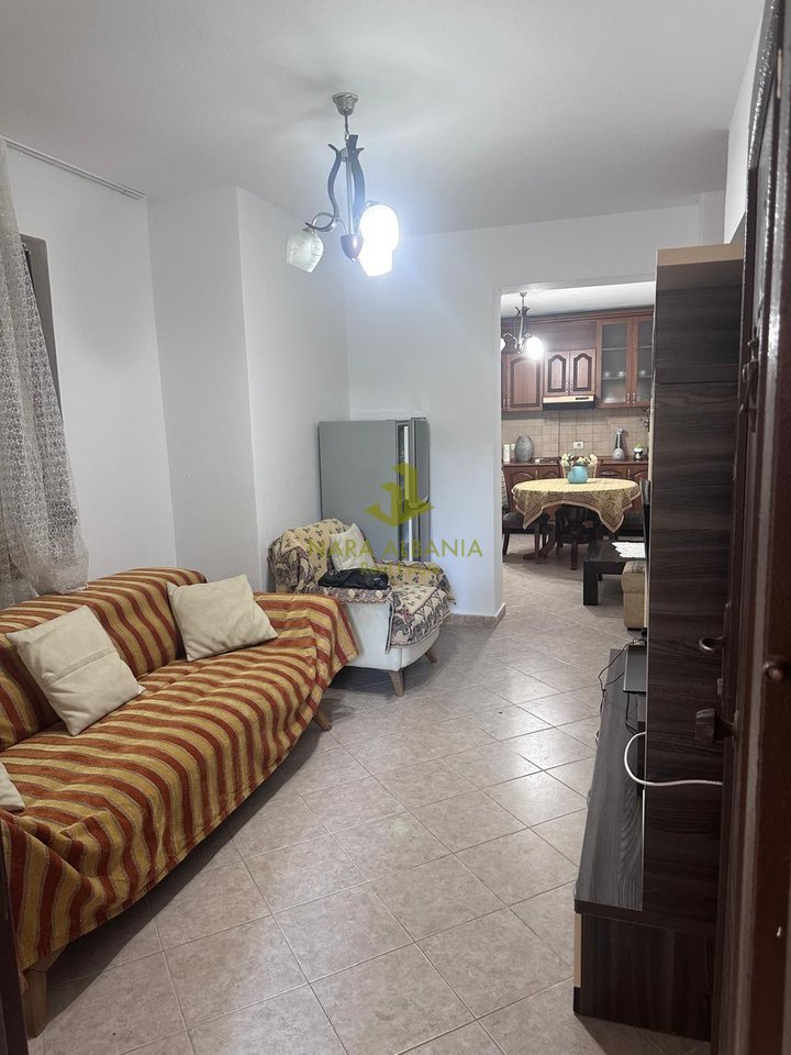 🏡 Occasione di Investimento – 2 Ingressi (1+1 + Monolocale) con Cortile 130 m², Prima Linea Costiera, 165.000€