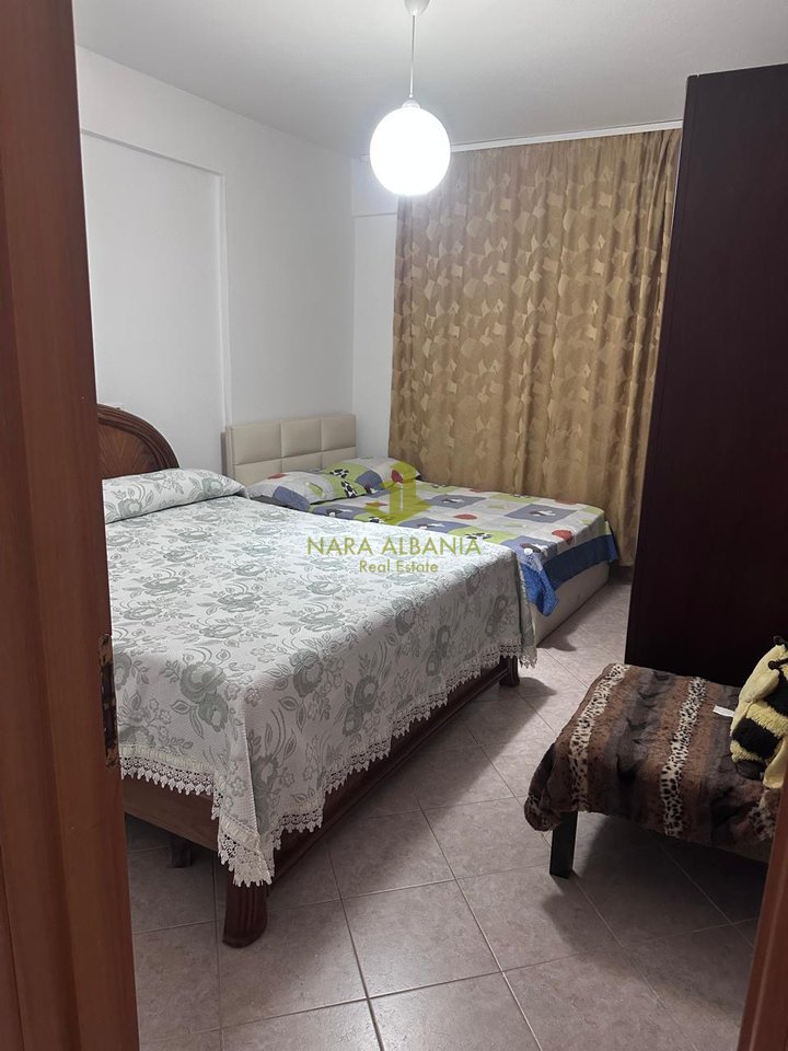 🏡 Occasione di Investimento – 2 Ingressi (1+1 + Monolocale) con Cortile 130 m², Prima Linea Costiera, 165.000€