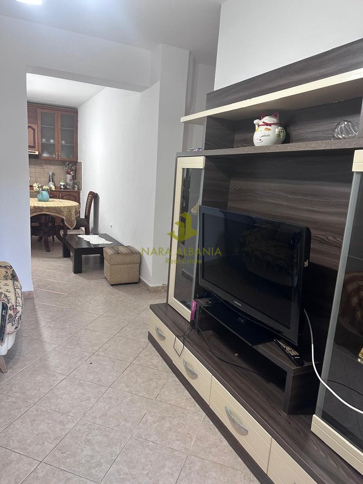 🏡 Occasione di Investimento – 2 Ingressi (1+1 + Monolocale) con Cortile 130 m², Prima Linea Costiera, 165.000€