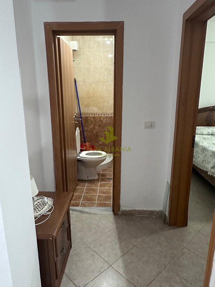 🏡 Occasione di Investimento – 2 Ingressi (1+1 + Monolocale) con Cortile 130 m², Prima Linea Costiera, 165.000€