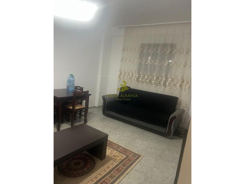 Apartament 1+1 Me Qira në Komuna e Parisit - 400€ | Kati 1, 1 dhomë gjumi, 1 banjo, 1 sallon, 1 kuzhinë