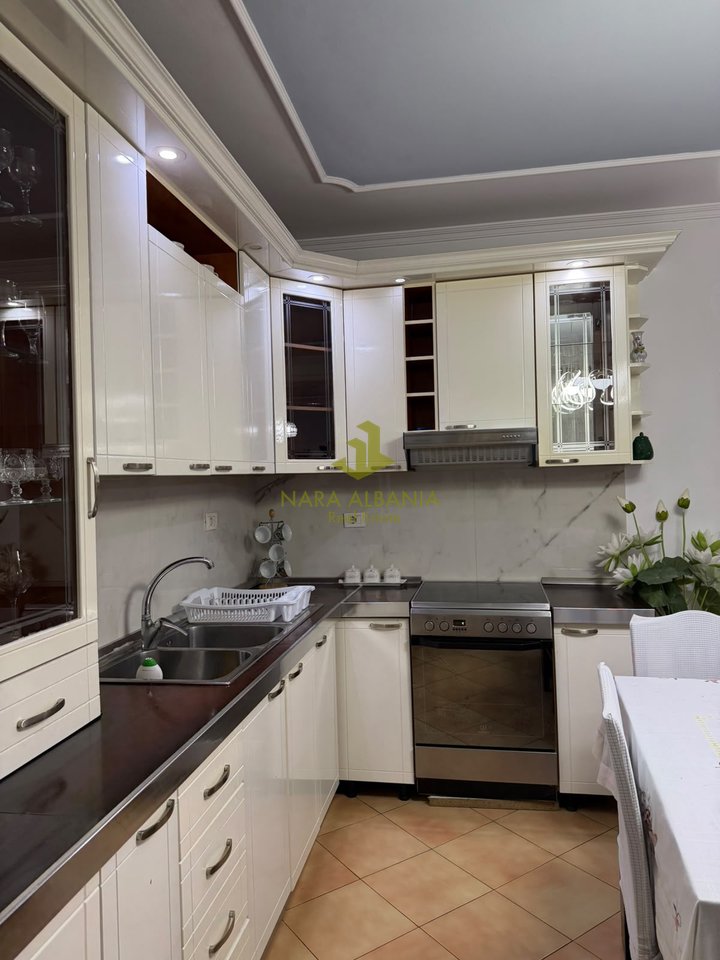 Apartament 2+1 me qira  Rruga "Ymer Sallaku", Siri Kodra, rrethrotullimi 5 Maji.