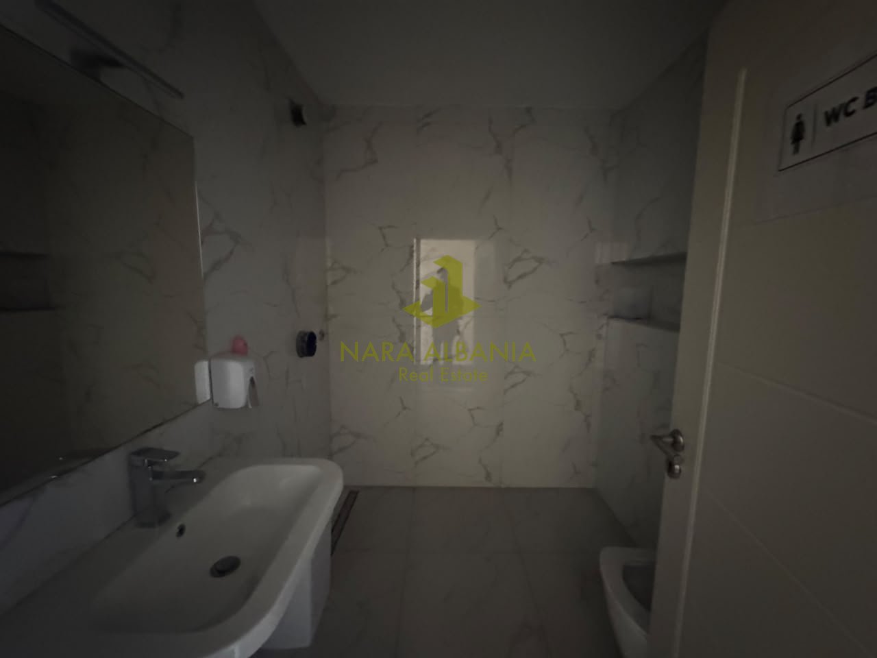 Locale commerciale in affitto – Via 5 Maji