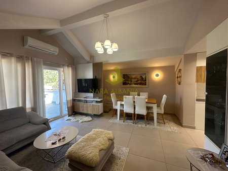 Jepet apartament 2+1+Verande Duplex tek Xhamlliku , Rruga Marie Logoreci . 