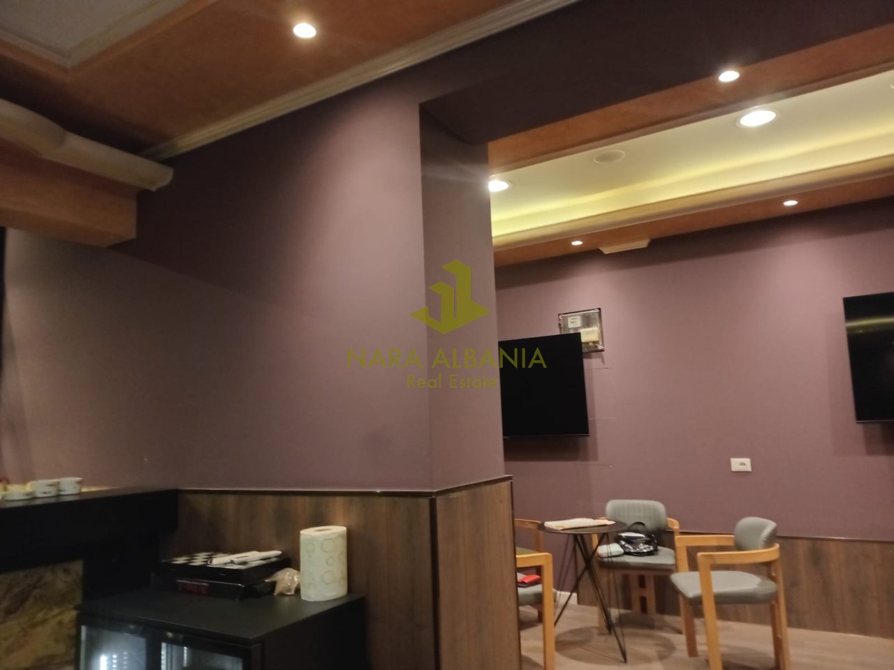 SHITET LOKAL BIZNESI – RRUGA BARDHYL, TIRANË