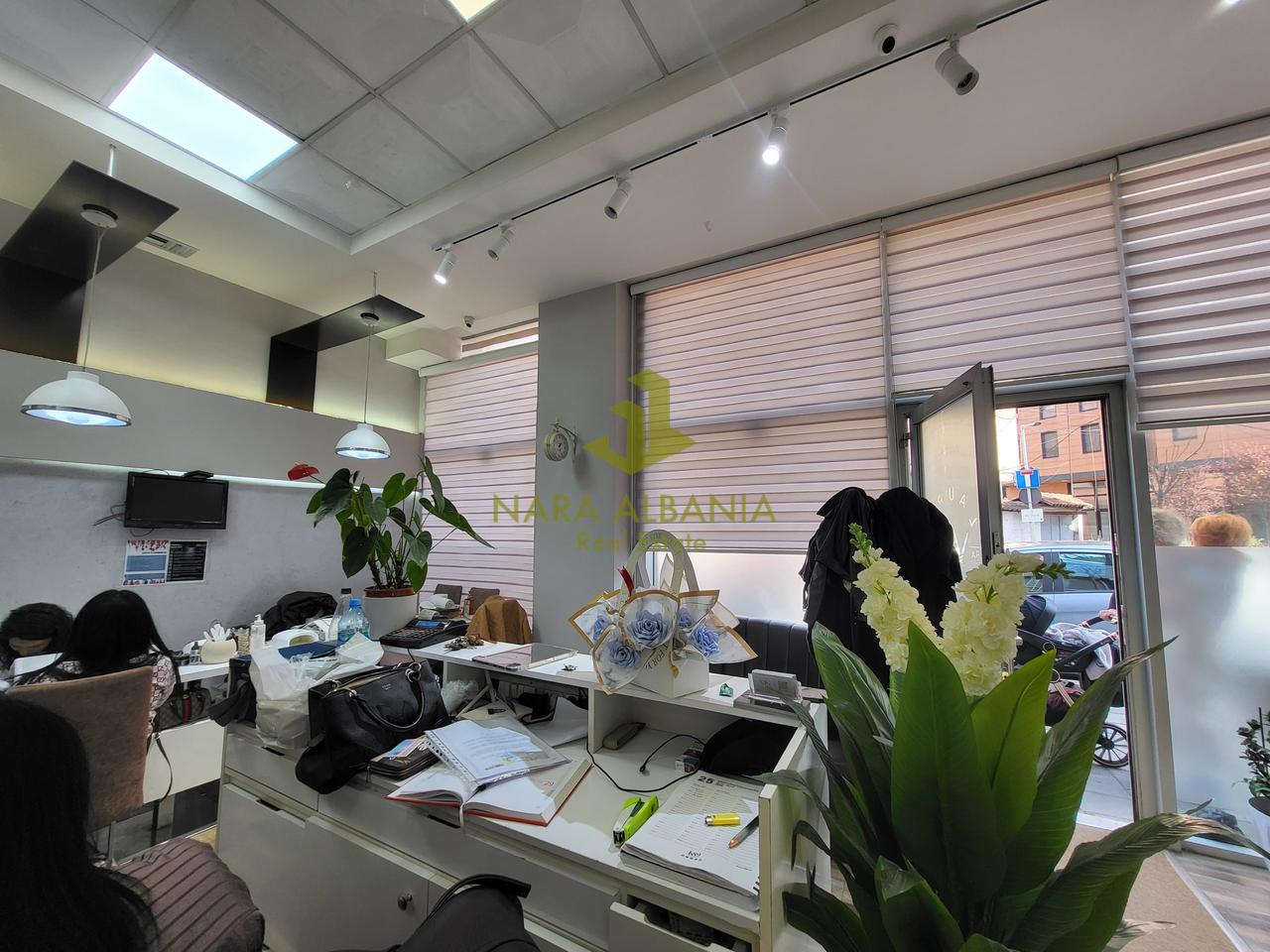 Commercial space for sale – Rruga e Barrikadave, opposite Sami Frashëri