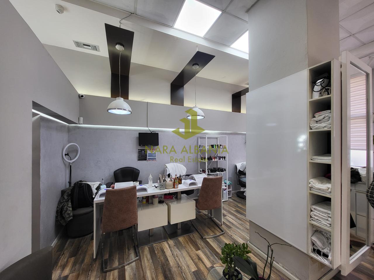 Commercial space for sale – Rruga e Barrikadave, opposite Sami Frashëri