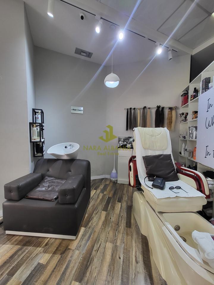 Commercial space for sale – Rruga e Barrikadave, opposite Sami Frashëri