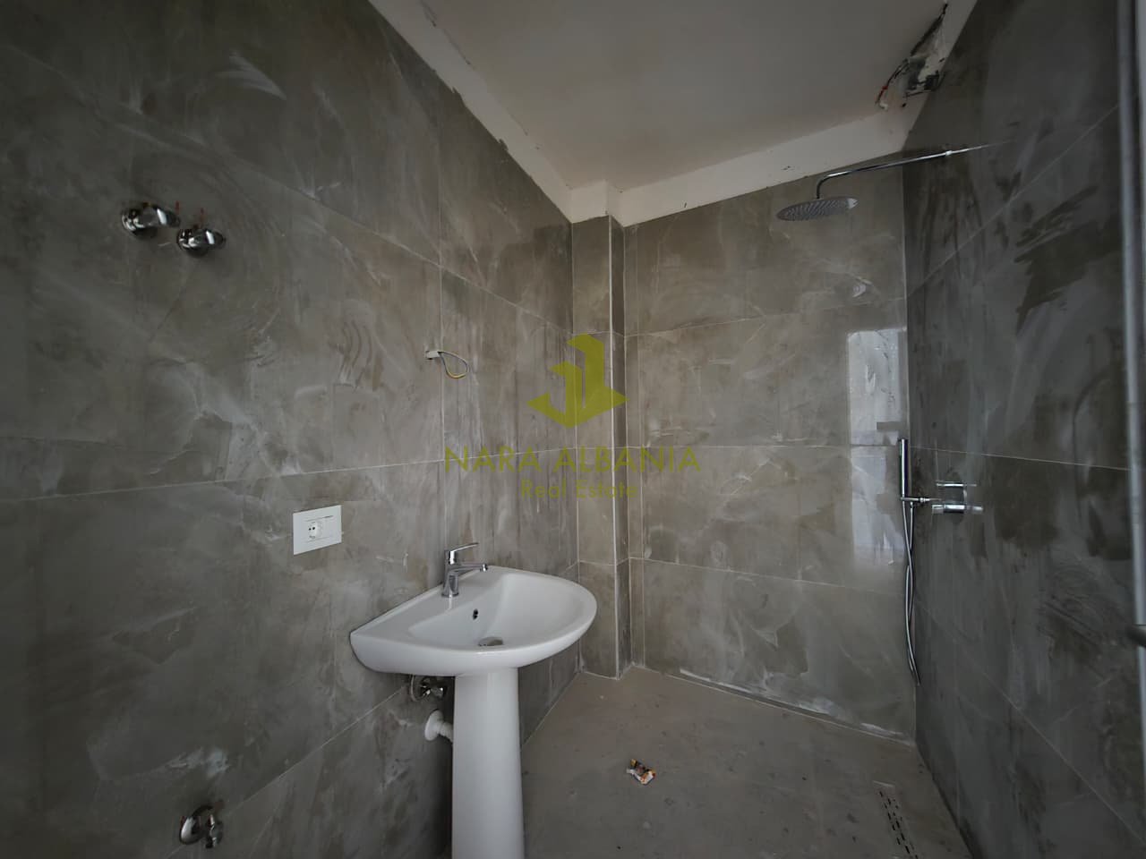 SHITEN APARTAMENT 1+1 DHE GARSONIERE – RRUGA MIHAL GRAMENO