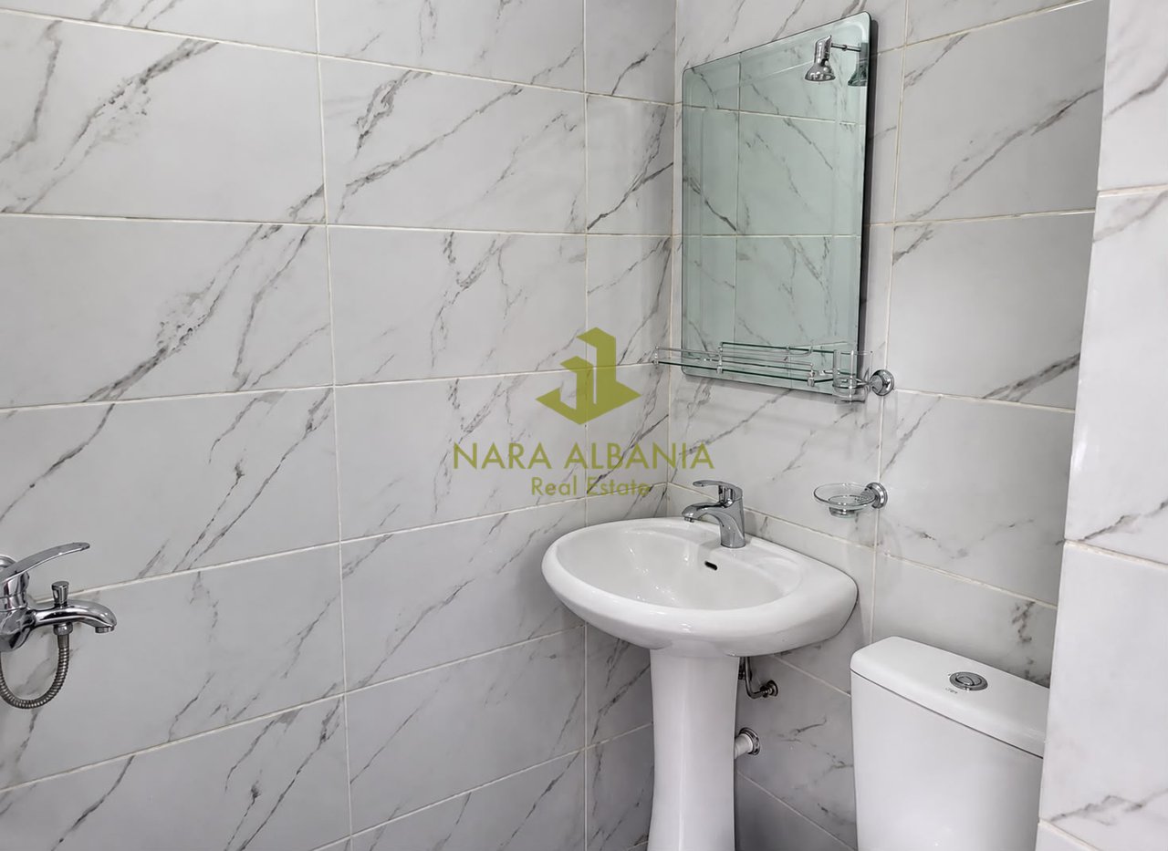 JEPET ME QIRA | APARTAMENT 1+1 Rruga "Gramoz Pashko", pranë Fakultetit të Ekonomisë,