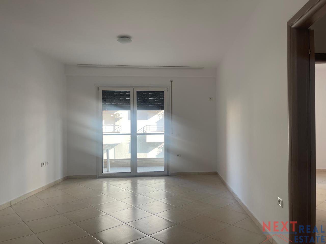 JEPET ME QERA AFATGJATE APARTAMENT 2+1+2 NE VLORE