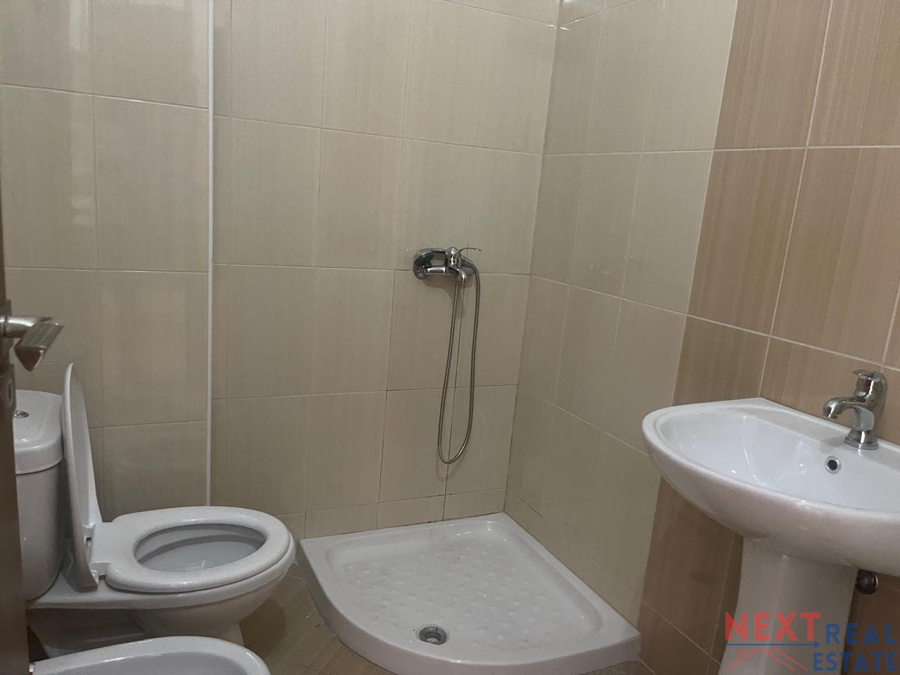 JEPET ME QERA AFATGJATE APARTAMENT 2+1+2 NE VLORE